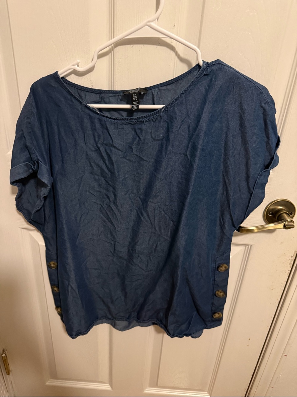 Jones New York Washed Indigo Button-Accent Short Sleeve Top